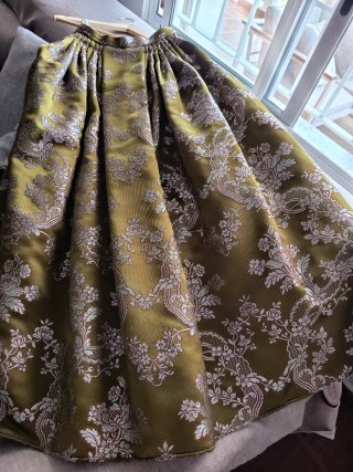 Vestido de Fallera verde y corpiño negro.