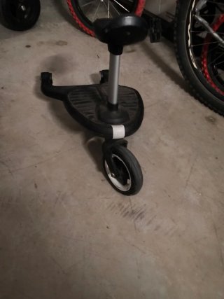 Asiento-Rueda Bugaboo con sus enganches.