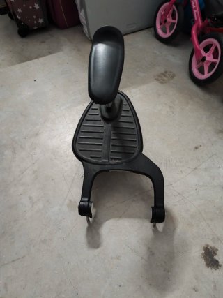 Asiento-Rueda Bugaboo con sus enganches.