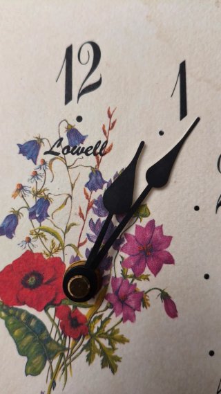 Orologio da parete Lowell con cornice in legno