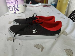 Zapatillas DC Shoes Negras y Rojas