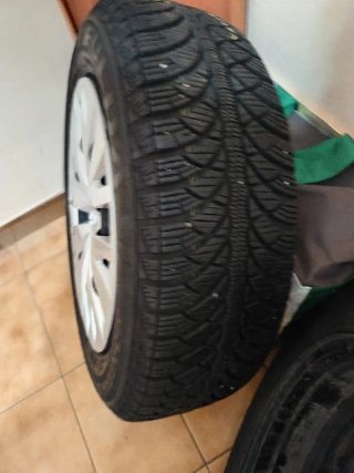 Llanta y Neumático Toyota Yaris R15 5 Pernos