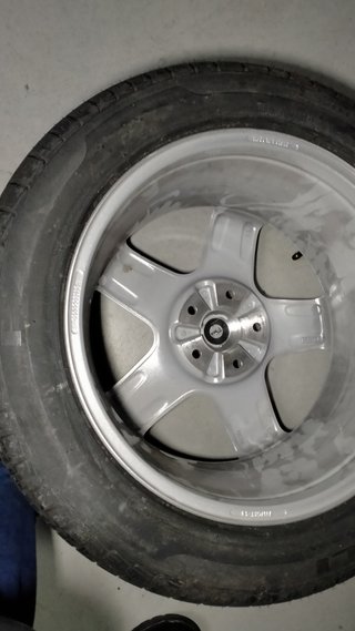 Llanta y Neumático Pirelli 215/55 R17