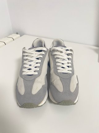 Zapatillas Scalpers grises y blancas