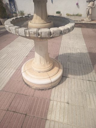 Fuente de piedra decorativa