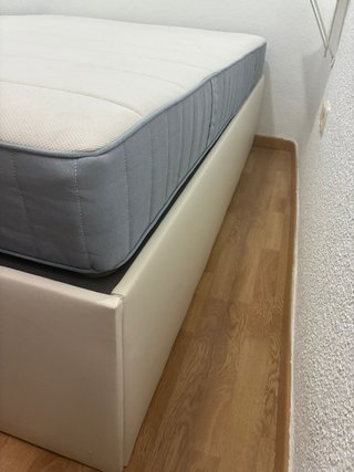 Canapé IKEA TJALLE 135x190 + Colchón VESTERÖY