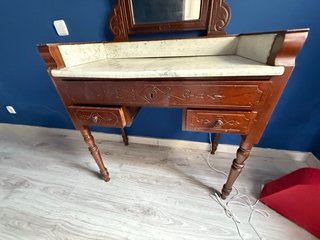 Tocador antiguo madera y mármol