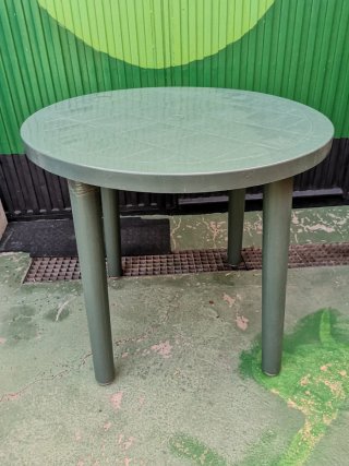 Mesa redonda de plástico verde
