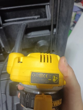 Fresadora Dewalt con maletín