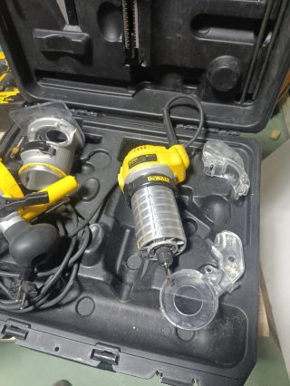 Fresadora Dewalt con maletín