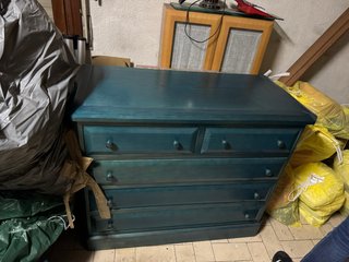 Cómoda azul de madera. Pino lacado.
