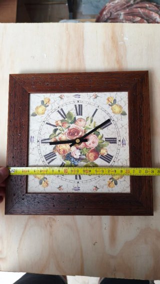 Orologio da parete quadrato con cornice in legno