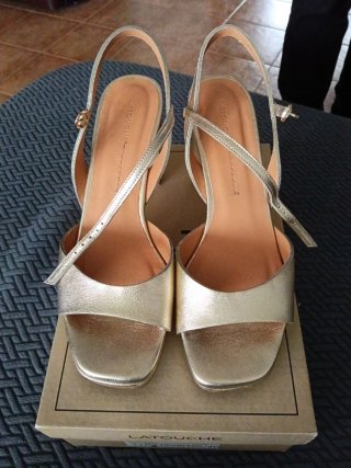 Sandalias doradas LATOUCHE fiesta