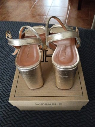 Sandalias doradas LATOUCHE fiesta