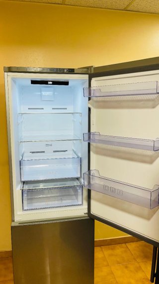 Nevera Beko plateada