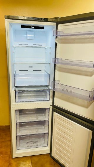 Nevera Beko plateada