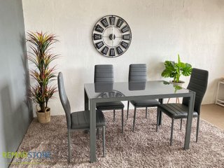 Mesa nueva con 4 sillas para comedor