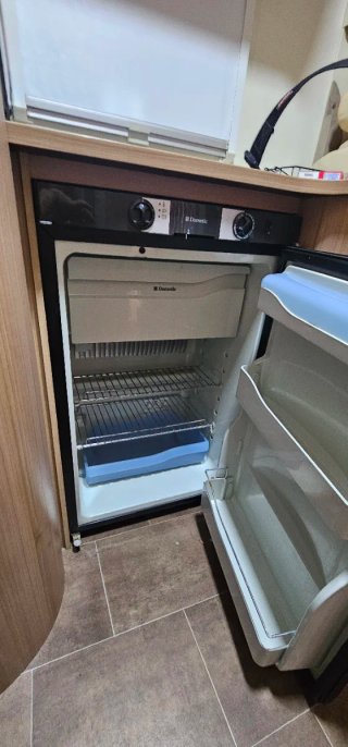 Nevera trivalente Dometic