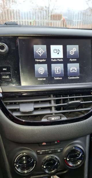 Peugeot 208 2015