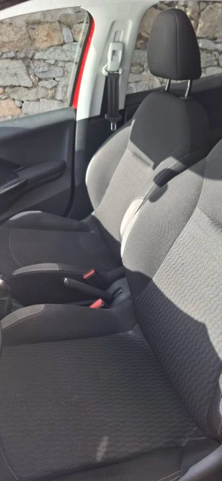Peugeot 208 2015
