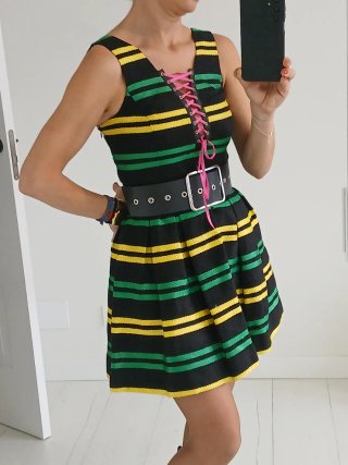 Vestido espectacular highly preppy