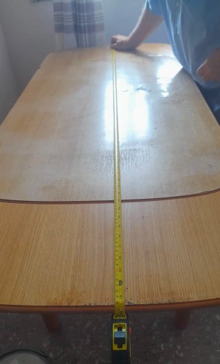 Mesa de madera con cajones
