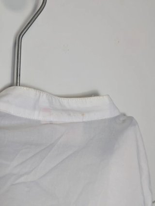 Camisa blanca de manga larga