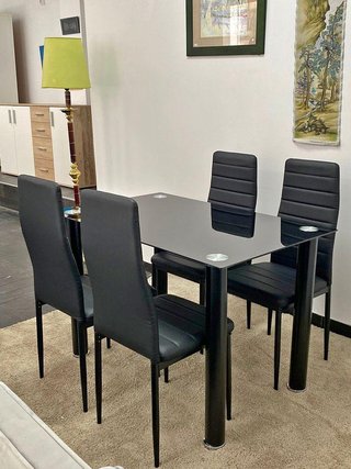 Mesa comedor + 4 sillas nuevo