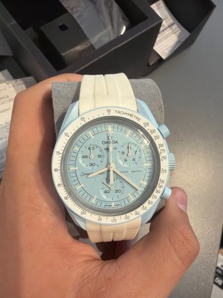 Omega Moonswatch Mission to Uranus Azul