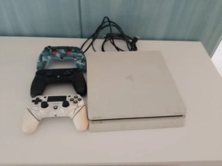 Consola PS4 (PlayStation 4) + 3 Mandos