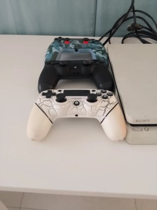 Consola PS4 (PlayStation 4) + 3 Mandos