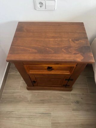 Mesita de noche madera
