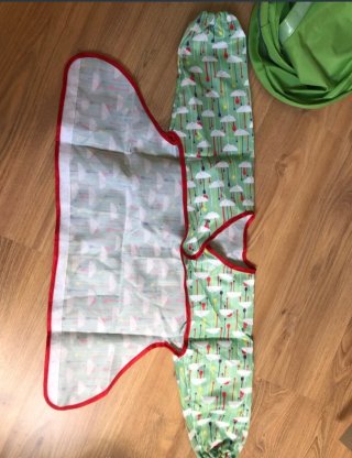 Babero y mantel impermeable infantil