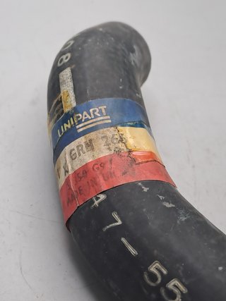 GRH266 Tubo inf radiador Triumph 1300 FWD