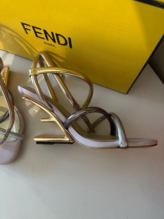 Sandalias Fendi Oro y Plata