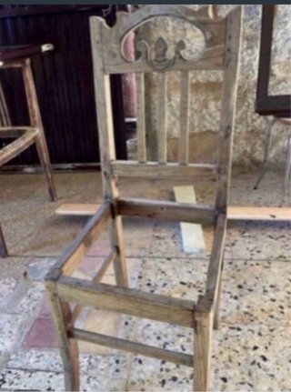 Silla de madera antigua para restaurar