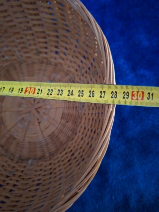 Cesta de mimbre con asa