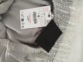 Falda Zara plateada con pedrería