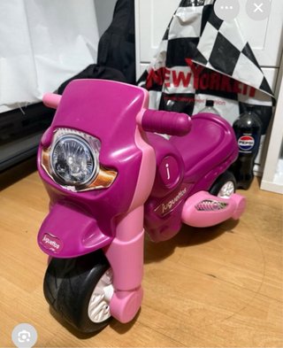 SE CAMBIA PLANCHA Y SECADOR POR UNA MOTO JUGUETE