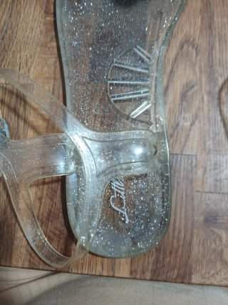 Sandalias transparentes con brillos