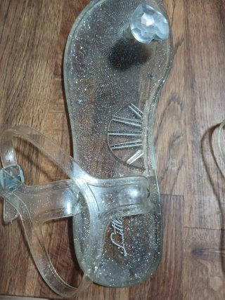 Sandalias transparentes con brillos