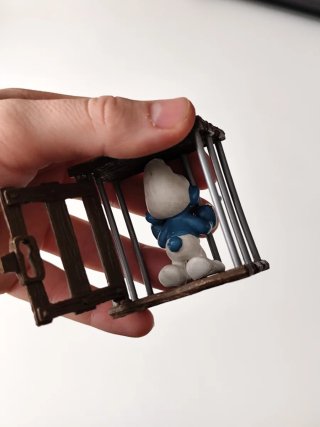 Pitufo en Cárcel Figura Coleccionable