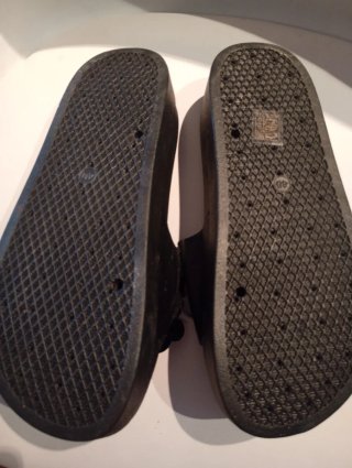 Sandalias plataforma negras con flores 40