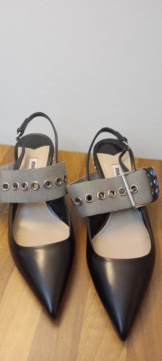 Miu Miu Zapatos Negros y Grises