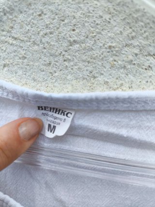 Camiseta/blusa blanca de manga corta, talla M.