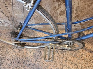 Bicicleta Orbea azul para restaurar