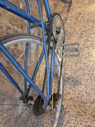 Bicicleta Orbea azul para restaurar