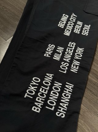 Jogger Cargo Nike World Tour Edition Negro