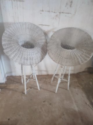 Porta macetas de mimbre blanco