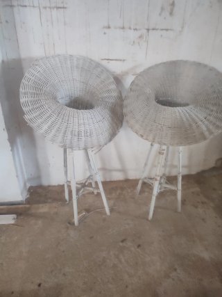Porta macetas de mimbre blanco